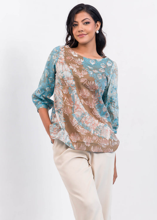 Round neck detailed three batik color top