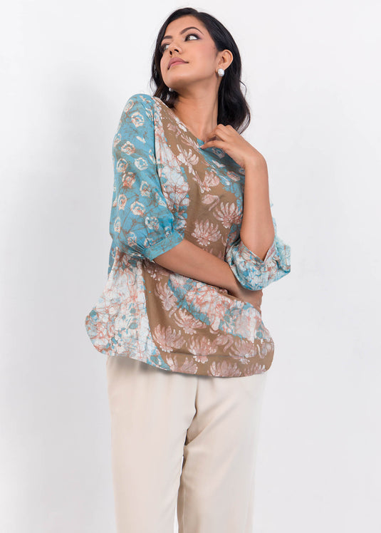 Round neck detailed three batik color top