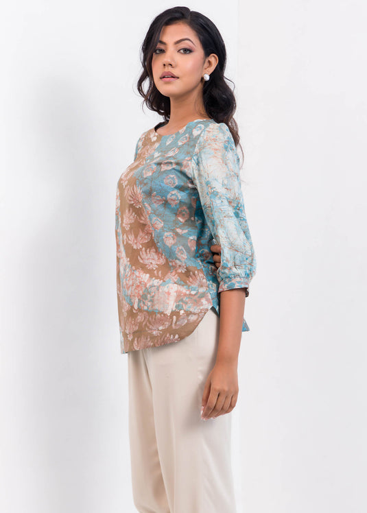 Round neck detailed three batik color top