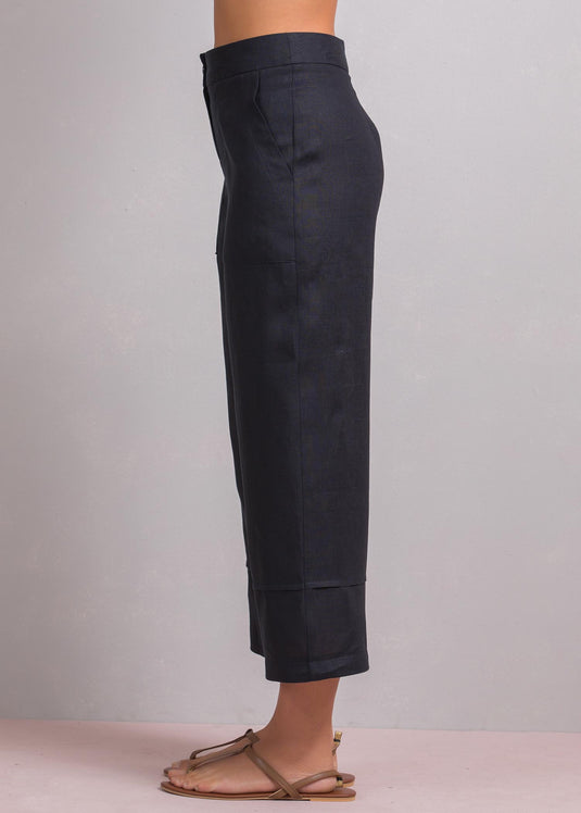 Pin tuck detailed pant