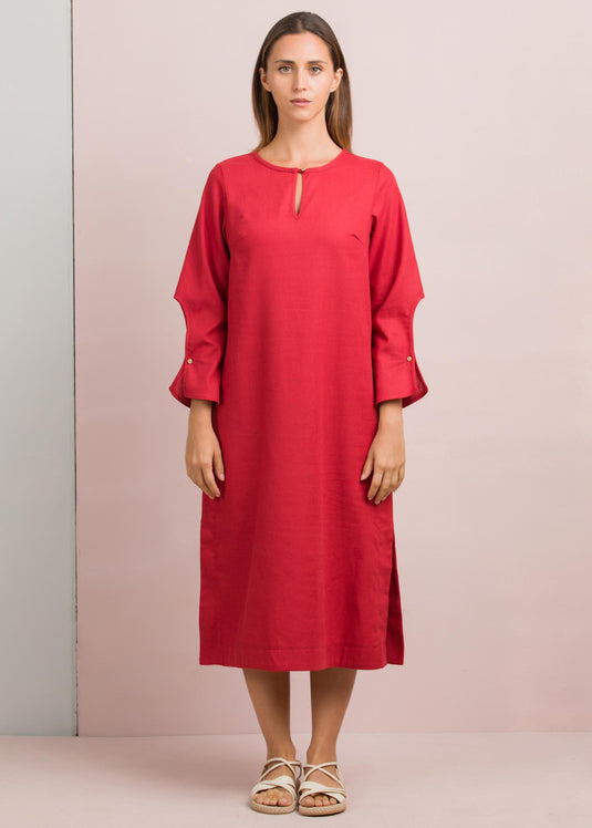 Round neck dress with sleeve cut-out