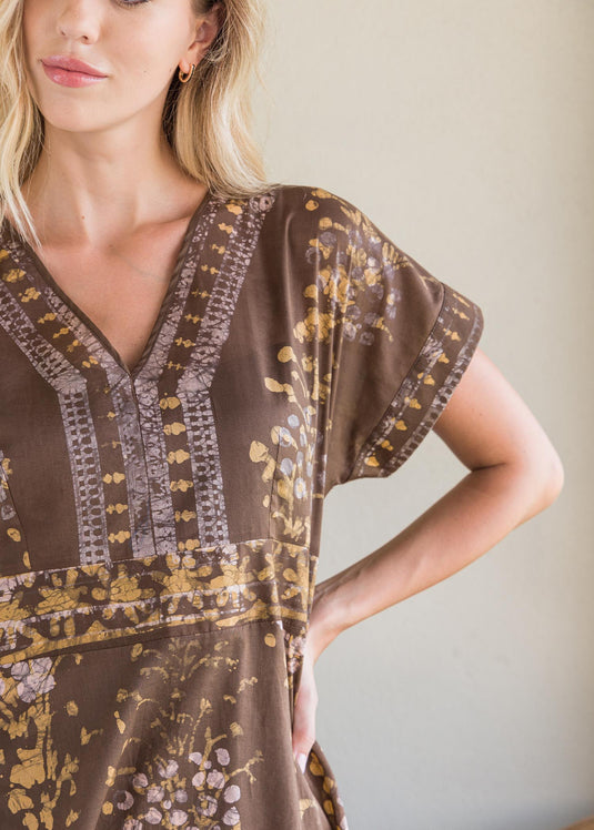 Short Sleeved V-neck Batik Deailed Dress