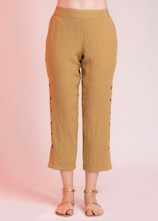 Three Quarter Pant With Button Detail